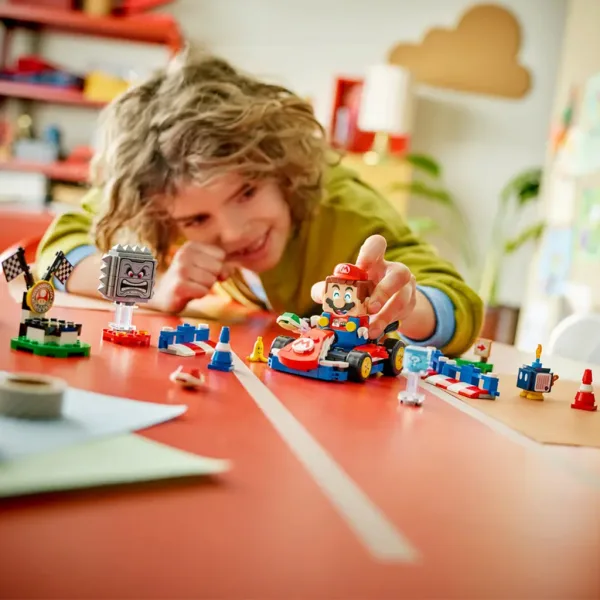 LEGO® Super Mario™: Interaktivní LEGO® Mario™ a standardní motokára (72043) obrázek 7