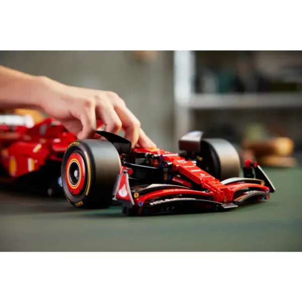 LEGO® Technic: Ferrari SF-24 F1 auto (42207) obrázek 4