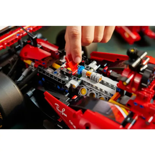 LEGO® Technic: Ferrari SF-24 F1 auto (42207) obrázek 5