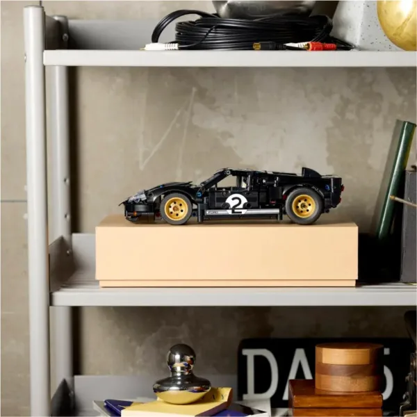 LEGO® Technic: Závodní vůz 1966 Ford GT40 MKII (42223) obrázek 5
