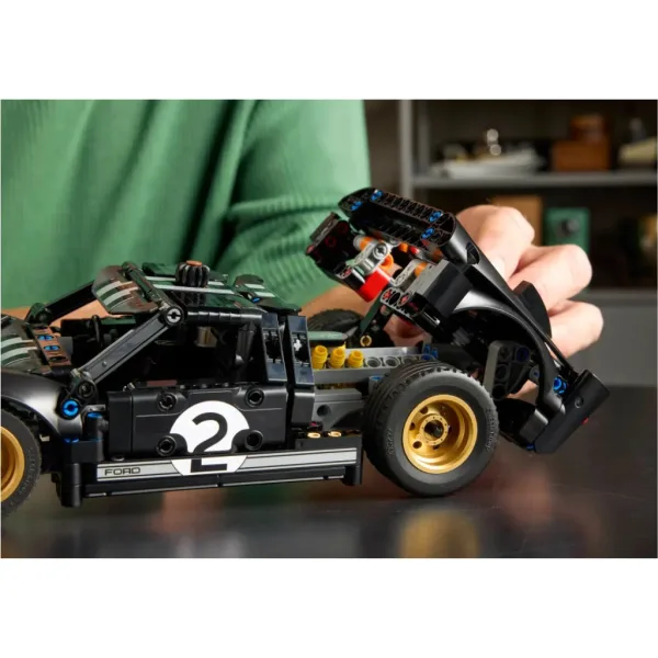 LEGO® Technic: Závodní vůz 1966 Ford GT40 MKII (42223) obrázek 6