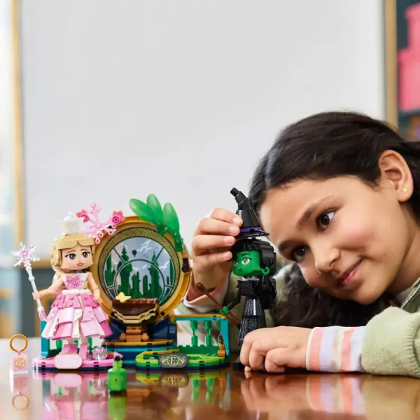 LEGO® Wicked: Figurky Elphaby a Glindy (75682) obrázek 3