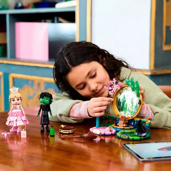 LEGO® Wicked: Figurky Elphaby a Glindy (75682) obrázek 6