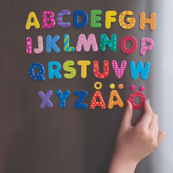 PlayBox: Sada 60 barevných magnetických písmen. obrázek 2
