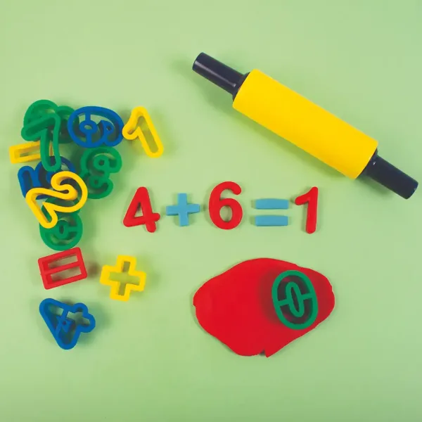 PlayBox: Sada na modelování z plastelíny s vykrajovacími formičkami a válečkem, 42 kusů. obrázek 3