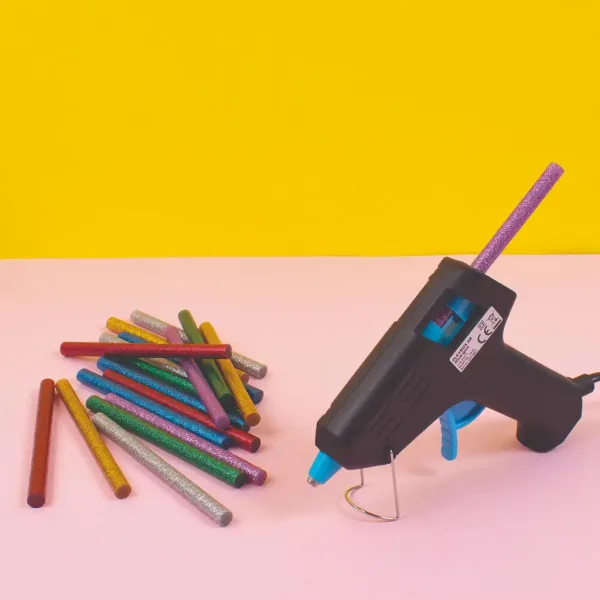 PlayBox: Sada náplní s třpytkami pro lepicí pistoli, 18 ks, 7 mm. obrázek 2