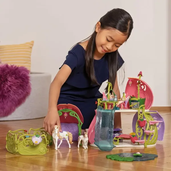 Schleich: Bayala - Třpytivý květinový dům s jednorožci, stájí a jezírkem herní set (42455) obrázek 5