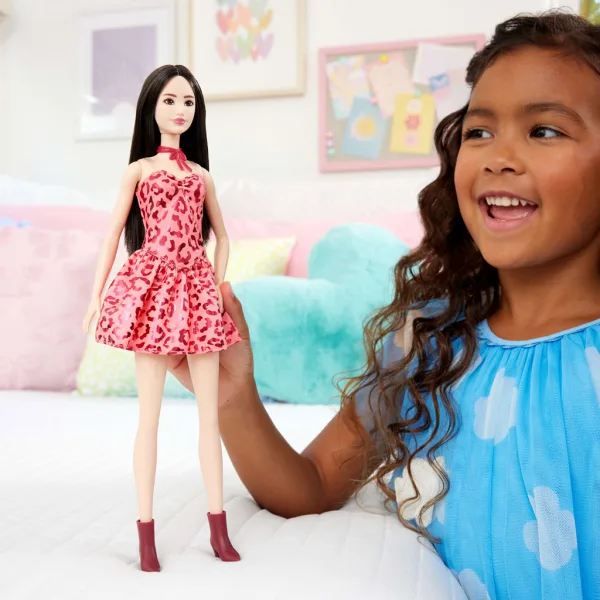 Barbie: Fashionista Přítelkyně módní panenka s hnědými vlasy v leopardím vzoru – Mattel obrázek 5