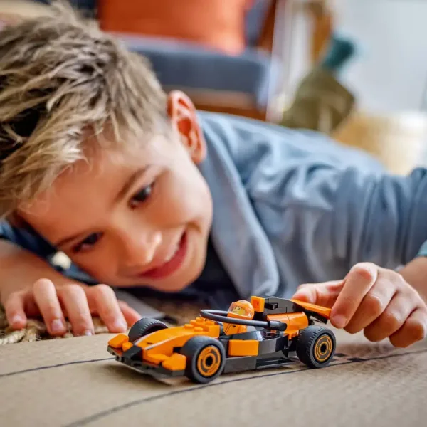 LEGO® City: F1® pilot s autem McLaren (60442) obrázek 4