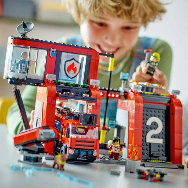 LEGO® City: Hasičská stanice a hasičské auto (60414) obrázek 5