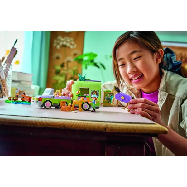 LEGO® Friends: Přepravník pro koně a jezdce (42695) obrázek 7