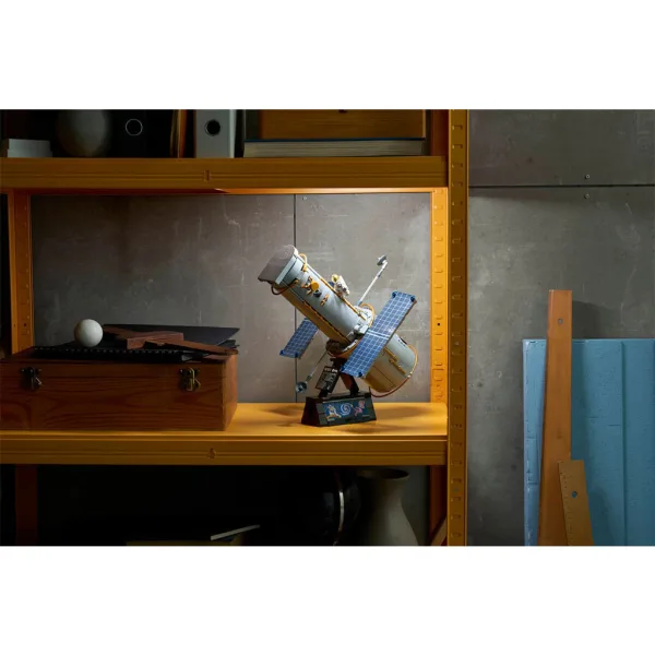 LEGO® Icons: Hubbleův vesmírný dalekohled (11383) obrázek 17