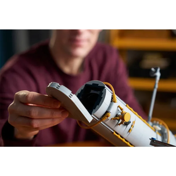 LEGO® Icons: Hubbleův vesmírný dalekohled (11383) obrázek 9