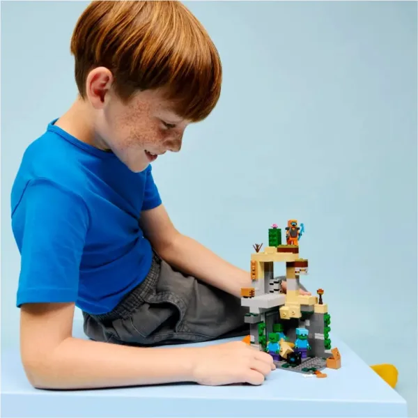 LEGO® Minecraft: Zombikazamata (21587) obrázek 4