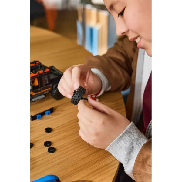 LEGO® Speed Champions: Jaguar Project 7 a Land Rover Defender (77264) obrázek 11