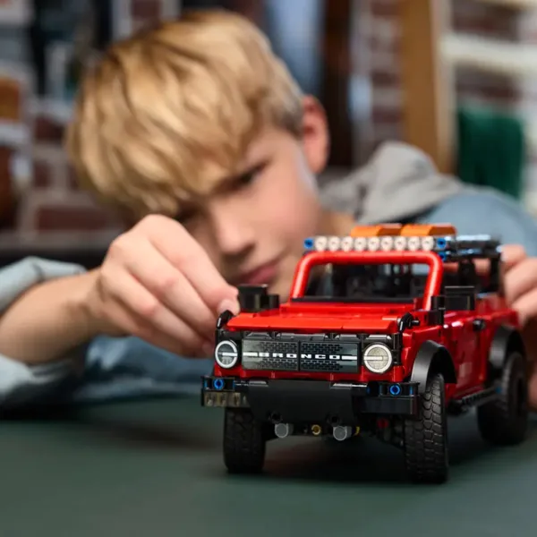 LEGO® Technic: Ford Bronco® SUV (42213) obrázek 6