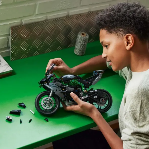 LEGO® Technic: Kawasaki Ninja H2R motocykl (42170) obrázek 5
