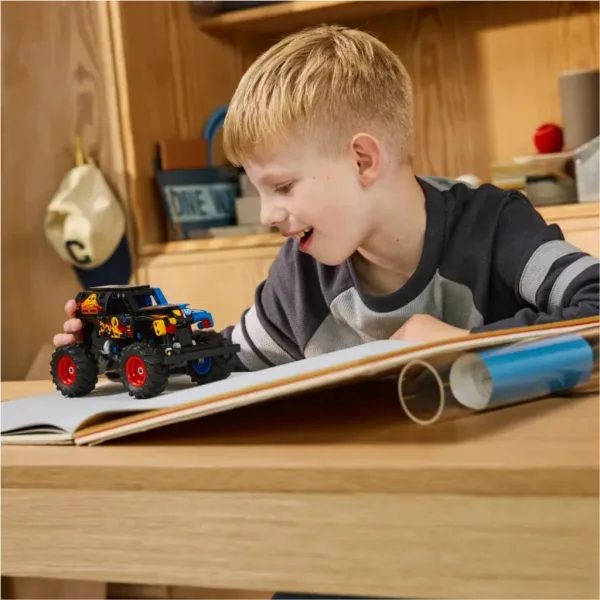 LEGO® Technic: Monster Jam™ Grave Digger™ oheň a led (42219) obrázek 5