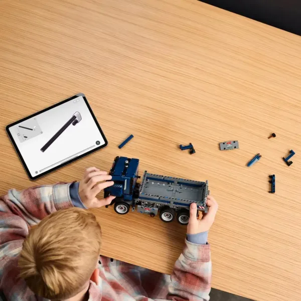LEGO® Technic: Sklápěcí nákladní auto (42203) obrázek 3