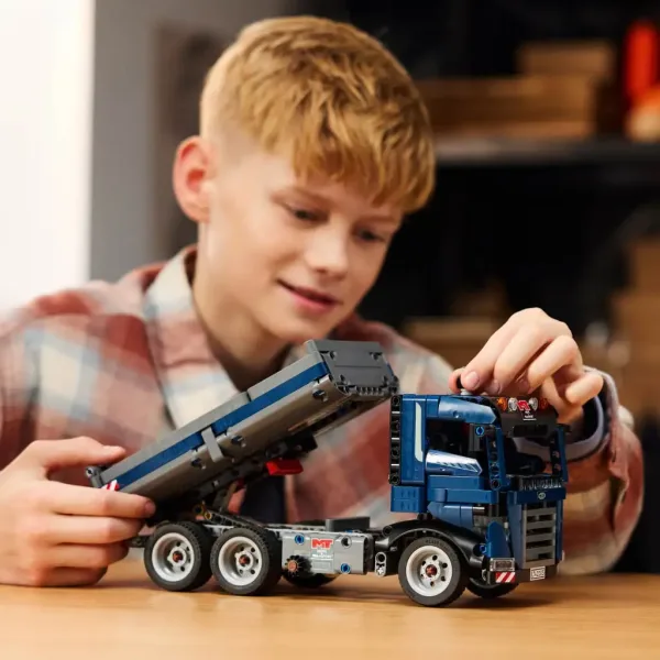 LEGO® Technic: Sklápěcí nákladní auto (42203) obrázek 4