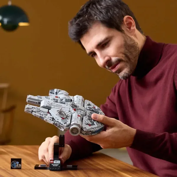 LEGO® Star Wars™: Millennium Falcon™ (75375) obrázek 4