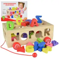 Beilaluna: Dřevěný tvarový sorter s písmeny na odtahovém vozíku