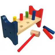 Dřevěný konferenční stolek s kladivem