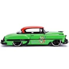 DC Comics: Figurka Jedovatý polibek a kovový model auta 1953 Chevy Bel Air 1/24 - Simba Toys obrázek 3