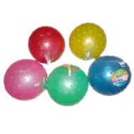 Gumový míč o průměru 20 cm v různých barevných variantách