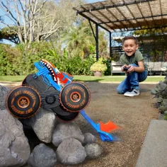 Hot Wheels Monster Trucks: Mega Tiger Shark RC dálkově ovládané auto – Mattel obrázek 3
