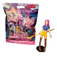 K-Pop Demon Hunters překvapivá figurka s kartičkou