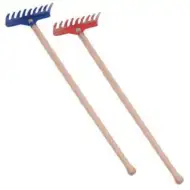 Kovový hrábě s dřevěnou násadou 60 cm v několika variantách.