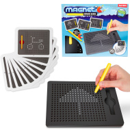 Magnetická kreslící tabulka s kuličkami a perem.