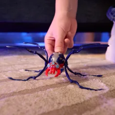 Hex Bots: Skitter Bot interaktivní robotický pavouk – modro-červený - Spin Master obrázek 3