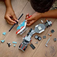 LEGO® Creator: Plachtový nákladní automobil a helikoptéra (31146) obrázek 3