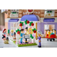 LEGO® Friends: Grand hotel v Heartlake City (42704) obrázek 7