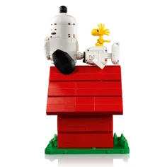 LEGO® Ideas: Peanuts: Snoopy psí bouda (21368) obrázek 7