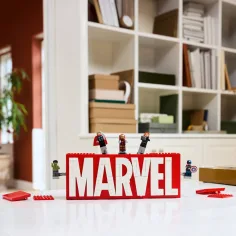 LEGO® Super Heroes: MARVEL logo a minifigurky (76313) obrázek 3