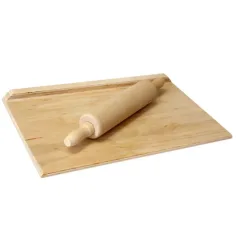 Dřevěný modelovací stůl s válečkem
