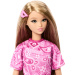 Barbie: Fashionista kamarádky stylová módní panenka v růžových šatech se šátkovým vzorem - Mattel