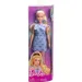 Barbie: Módní stylová blondýnka v modrých šatech se vzorem motýlka – Mattel
