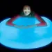 Super Glo Wubble svítící bublinový míč modré barvy 75 cm